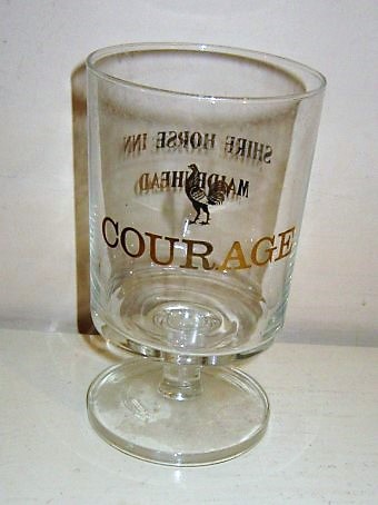 beer glass from the Courage brewery in England with the inscription 'Courage'