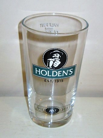 beer glass from the Holden's brewery in England with the inscription 'Holden's EST 1915, 1915 - 2015 Holden's 100Years'