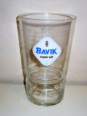 beer glass from the De Brabandere brewery in Belgium with the inscription 'Bavik Super Wit'