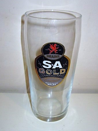 beer glass from the SA Brain brewery in Wales with the inscription 'Brains SA Gold ABV 4.7% Refreshingly Hoppy Exceptional Premium Ale From Wales'