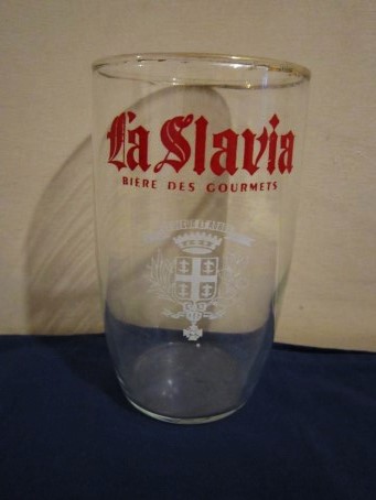 beer glass from the Heineken brewery in France with the inscription 'La Slavia Biere Des Courmets'