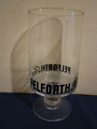 beer glass from the Pelican-Pelforth brewery in France with the inscription 'Pelforth Fale'