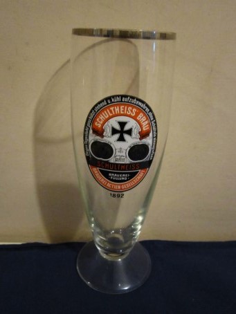 beer glass from the Berliner-Schultheiss brewery in Germany with the inscription 'Schultheiss Brau Schultheiss Brauerei Fullung Brauerei Actien Gesellschaft 1983'