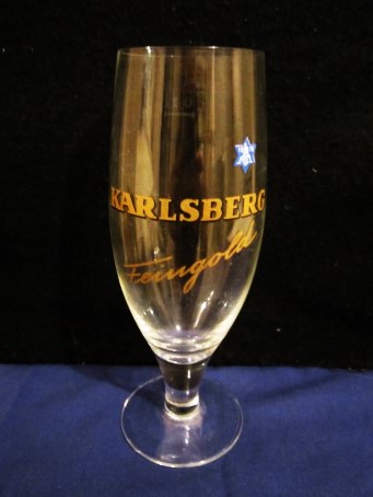 beer glass from the Karlsberg brewery in Germany with the inscription 'Karlsberg Fingold'