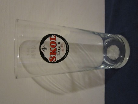 beer glass from the Allied Brewery's brewery in England with the inscription 'Skol Lager, Light  & Refreshing 4% ABV'