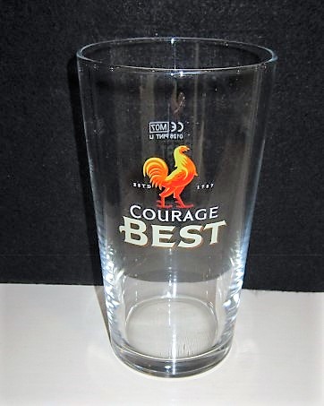 beer glass from the Courage brewery in England with the inscription 'Courage Best'