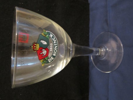 beer glass from the De Koninck brewery in Belgium with the inscription 'De Koninck 1833'