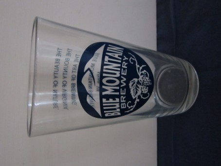 beer glass from the Blue Mountain  brewery in U.S.A. with the inscription 'Blue Mountain Brewery'