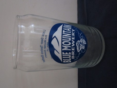 beer glass from the Blue Mountain  brewery in U.S.A. with the inscription 'Blue Mountain Brewery'