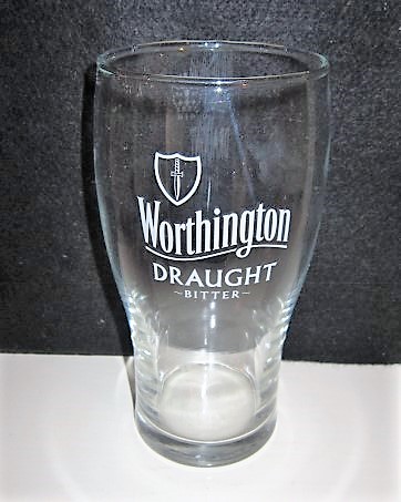 beer glass from the Worthington brewery in England with the inscription 'Worthington Draught Bitter'