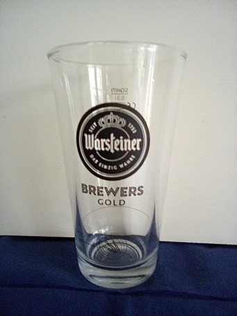 beer glass from the Warsteiner brewery in Germany with the inscription 'Warsteiner Seit 1753 Das Einzig Wahre Brewers Gold'