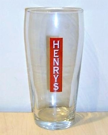 beer glass from the Wadworth brewery in England with the inscription 'Henrys'