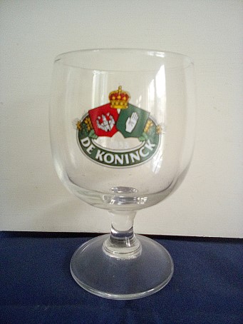 beer glass from the De Koninck brewery in Belgium with the inscription 'De Koninck 1833'