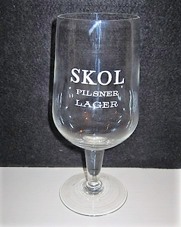 beer glass from the Allied Brewery's brewery in England with the inscription 'Skol Pilsner Larger'